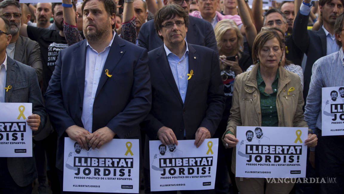 Aplica España intervención en Cataluña; Puigdemont contratacará