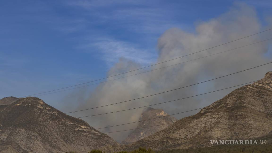 Saltillo: por incendio escuelas evacuan planteles; PC llama a no caer en pánico