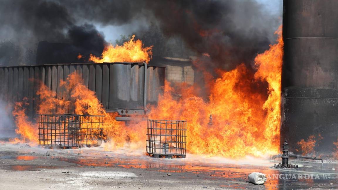 Alarma incendio en contenedores de diésel en Escobedo, Nuevo León