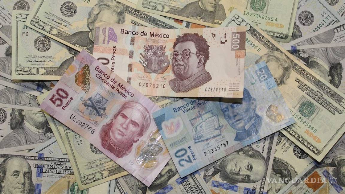 Peso extiende retroceso por renuncia de Carlos Urzúa; dólar, en 19.26 unidades