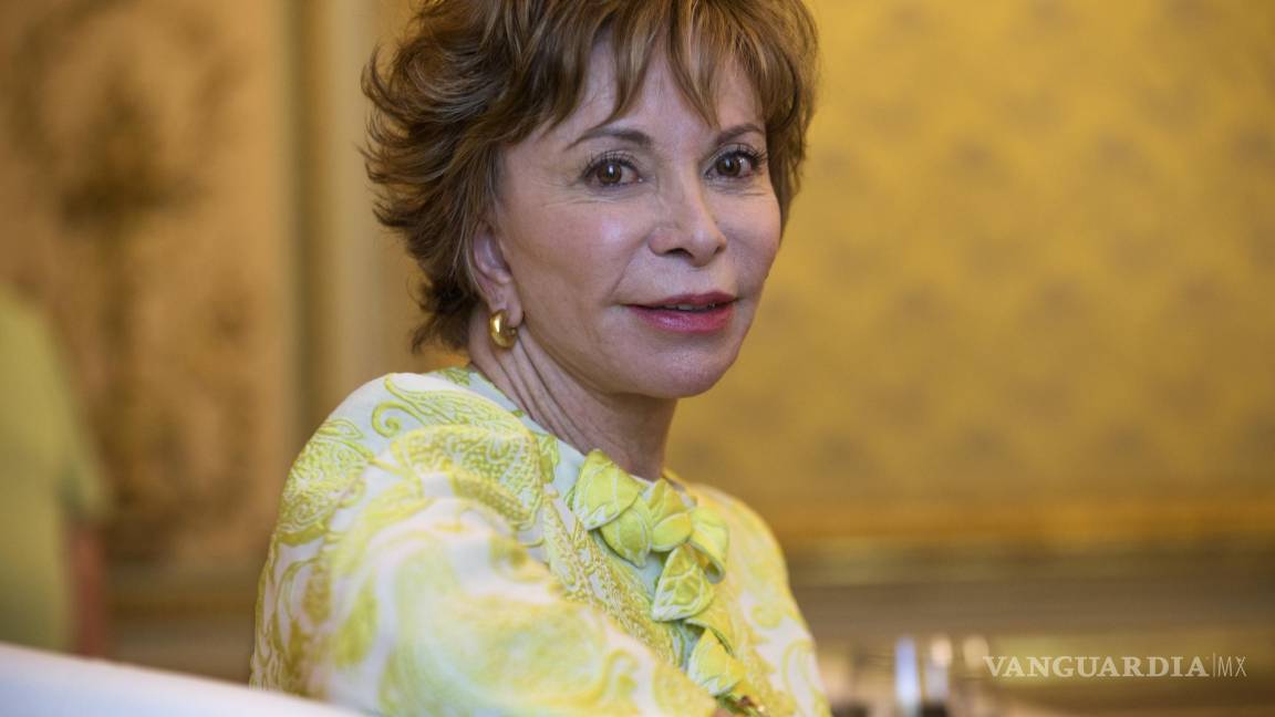 “Violeta” de Isabel Allende transporta a los lectores a un viaje de siglo de historia sudamericana