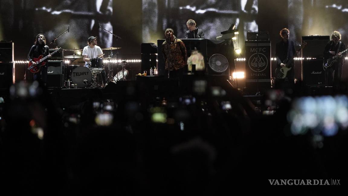 $!Liam Gallagher durante su concierto en el festival Corona Capital en la Ciudad de México.