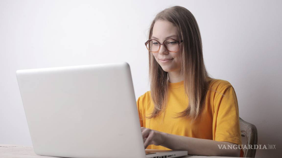 $!Cómo cuidar espalda, vista y cuello durante el home office por la cuarentena