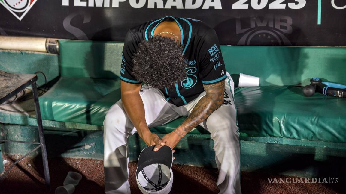 $!Después de que cayó el último out de la noche, las emociones en el estadio rápidamente se decayeron.