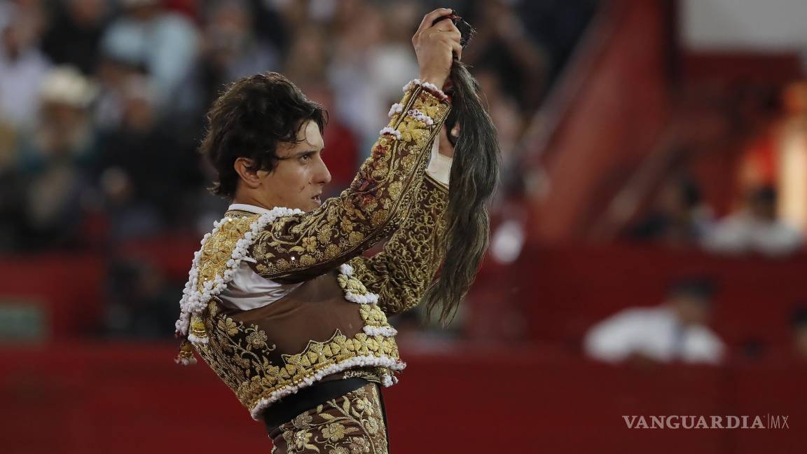 El torero peruano Roca Rey arrasa en La Plaza México; recibe reconocimiento de Saltillo