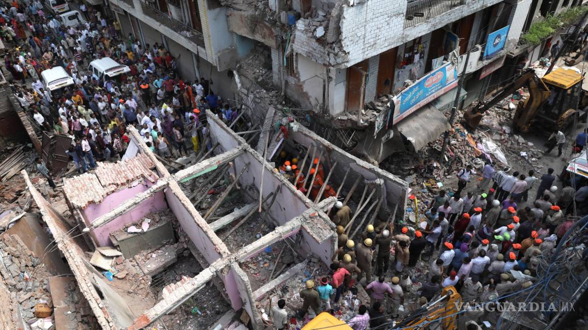 Mueren 4 niños y una mujer en un derrumbe en la India