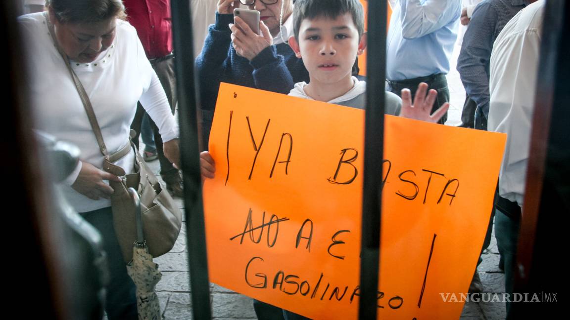 $!Protestan por gasolinazo en Congreso de Coahuila