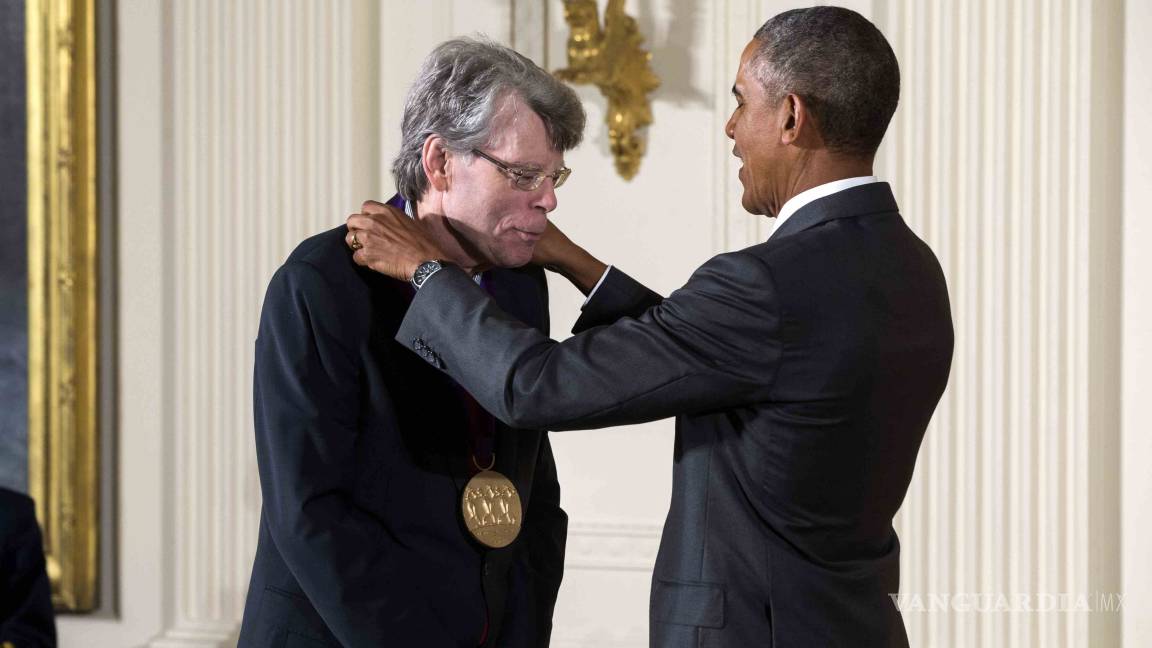 Obama premia a Stephen King por su aporte al mundo del arte