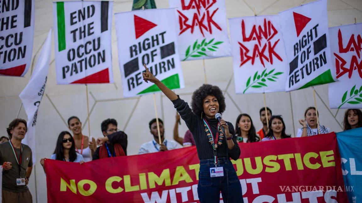 $!Activistas protestan en la Expo Dubai, sede de la Conferencia de las Naciones Unidas sobre el Cambio Climático (COP28) de 2023, en Dubai.