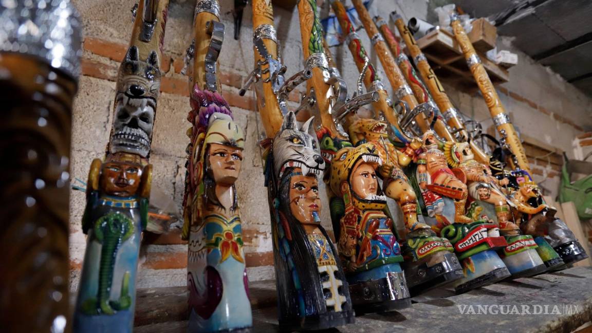 Mosquetones, el arte en madera que engalana los carnavales mexicanos