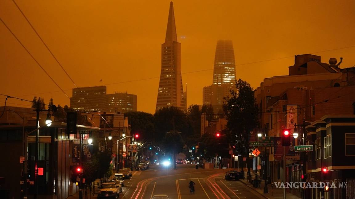 $!Incendios forestales pintan de un color naranja apocalíptico el cielo de San Francisco