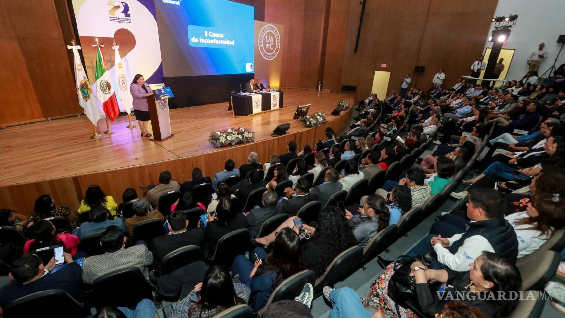 $!Autoridades universitarias, docentes y estudiantes acudieron al Aula Magna para conocer los avances de la Unidad Sureste.