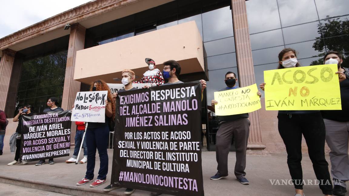 $!Artistas hacen plantón contra el titular de Cultura Municipal de Saltillo, Iván Márquez