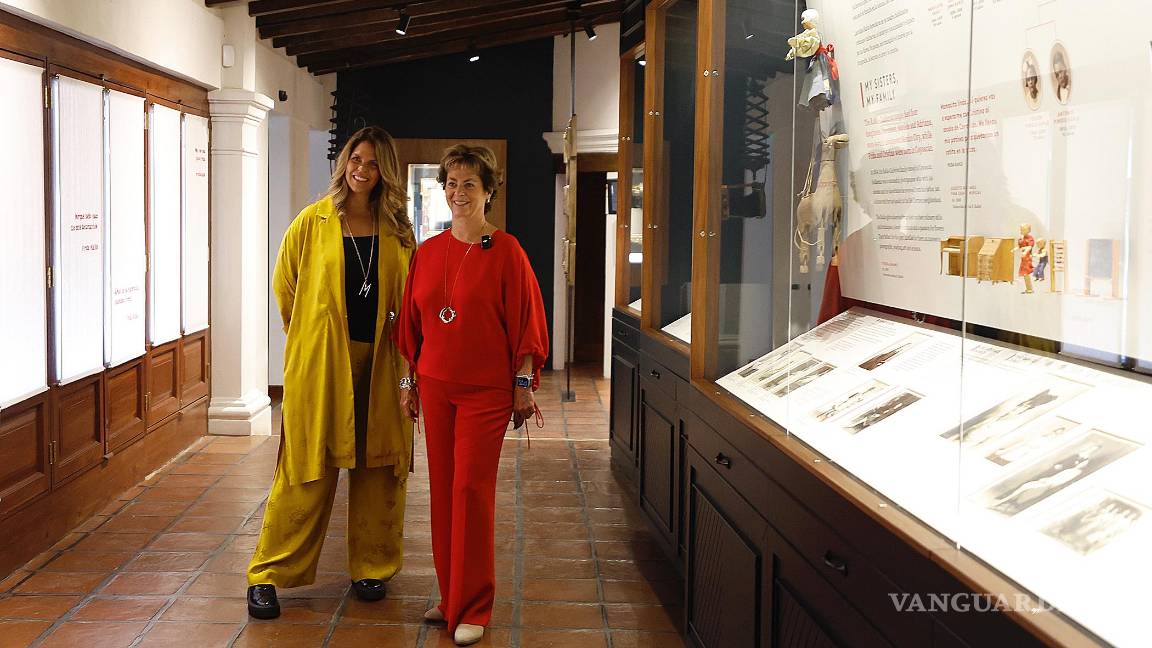 $!Mara de Anda (i), sobrina bisnieta de Frida Kahlo, y Mara Romeo (d), sobrina nieta de la artista, posan durante una entrevista con EFE en el 'Museo Casa Kahlo' este jueves, en Ciudad de México (México).