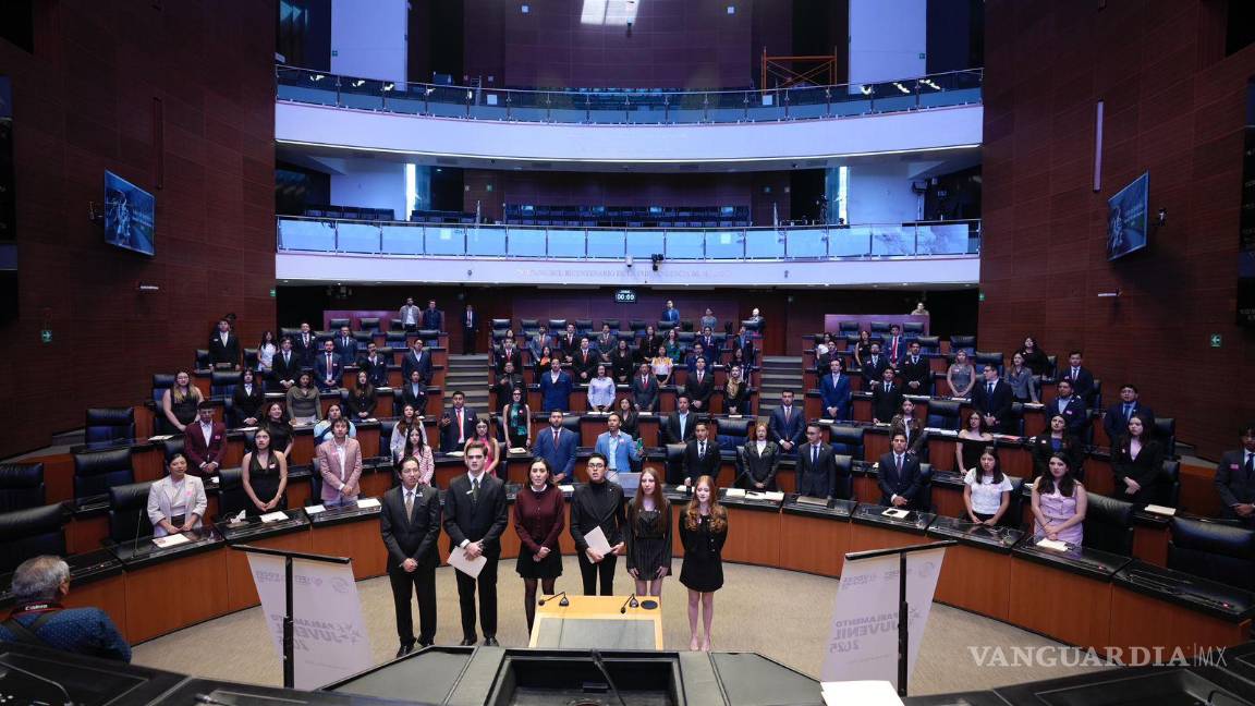$!Guadiana exhortó a los jóvenes a aprovechar su energía y capacidad de cuestionamiento para generar cambios.