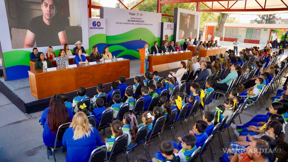 $!La ceremonia reforzó el compromiso de la comunidad educativa y autoridades con la enseñanza de calidad y el desarrollo de valores.