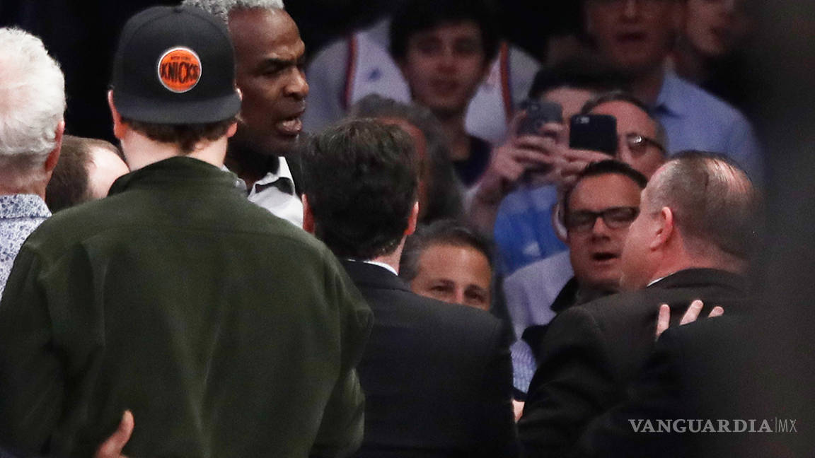 Escándalo en la NBA, golpes en la cancha de los Knicks en pleno partido