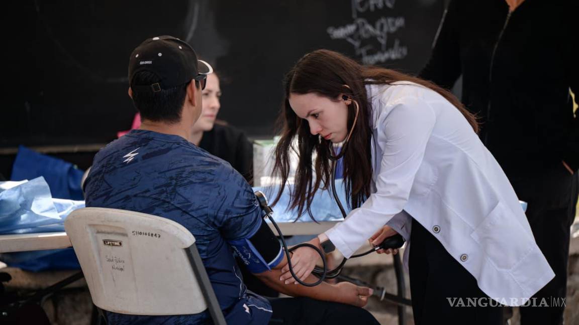 $!La Dirección de Salud Pública instala módulos de detección de diabetes e hipertensión.