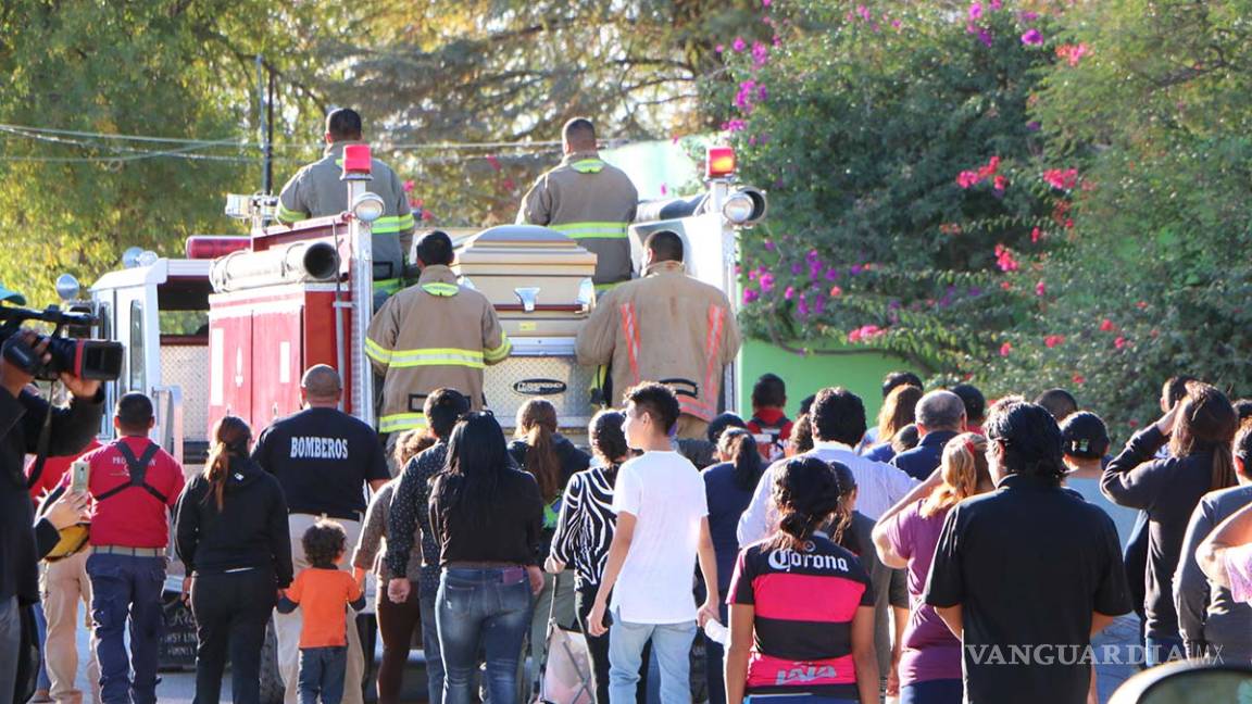 $!Despiden en Villa Unión a bombero asesinado por sicarios del CDN