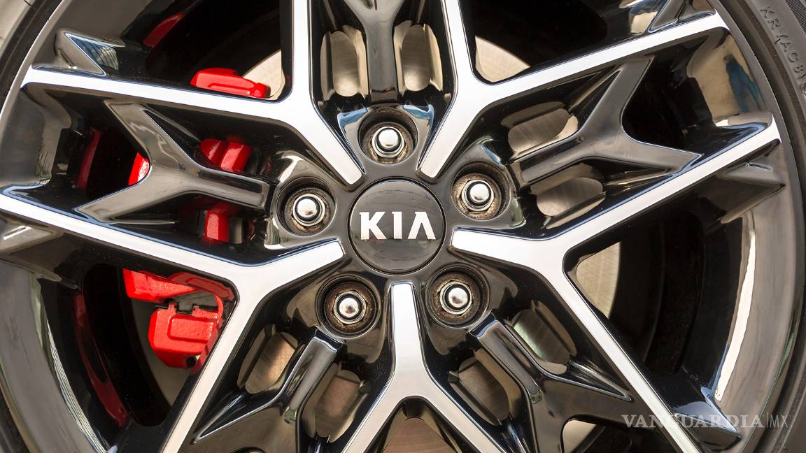 $!KIA Optima 2019 luce un facelift que lo aproxima al Stinger