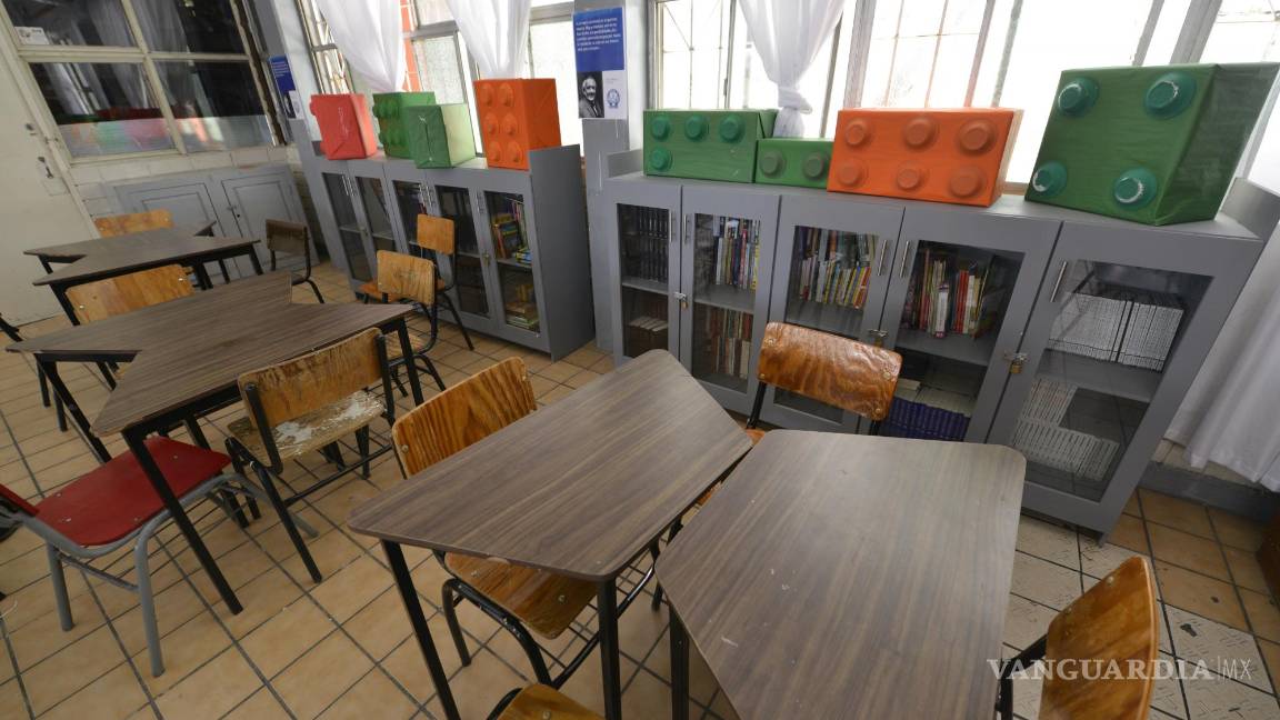 $!Los estantes de la biblioteca están repletos de libros donados por amigos, familiares y el Club de Leones.