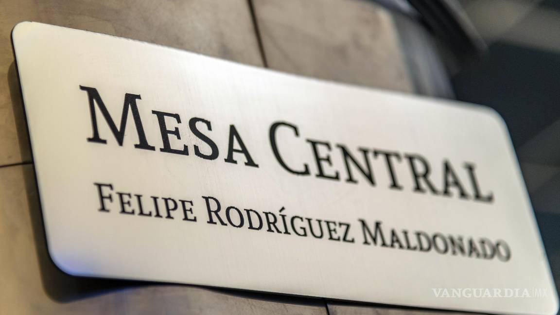 $!La placa que se develó en el corazón de la redacción lleva el nombre de Felipe Rodríguez Maldonado. Así, la figura del buen editor y el legado de Felipe estará siempre en los colaboradores de Vanguardia.