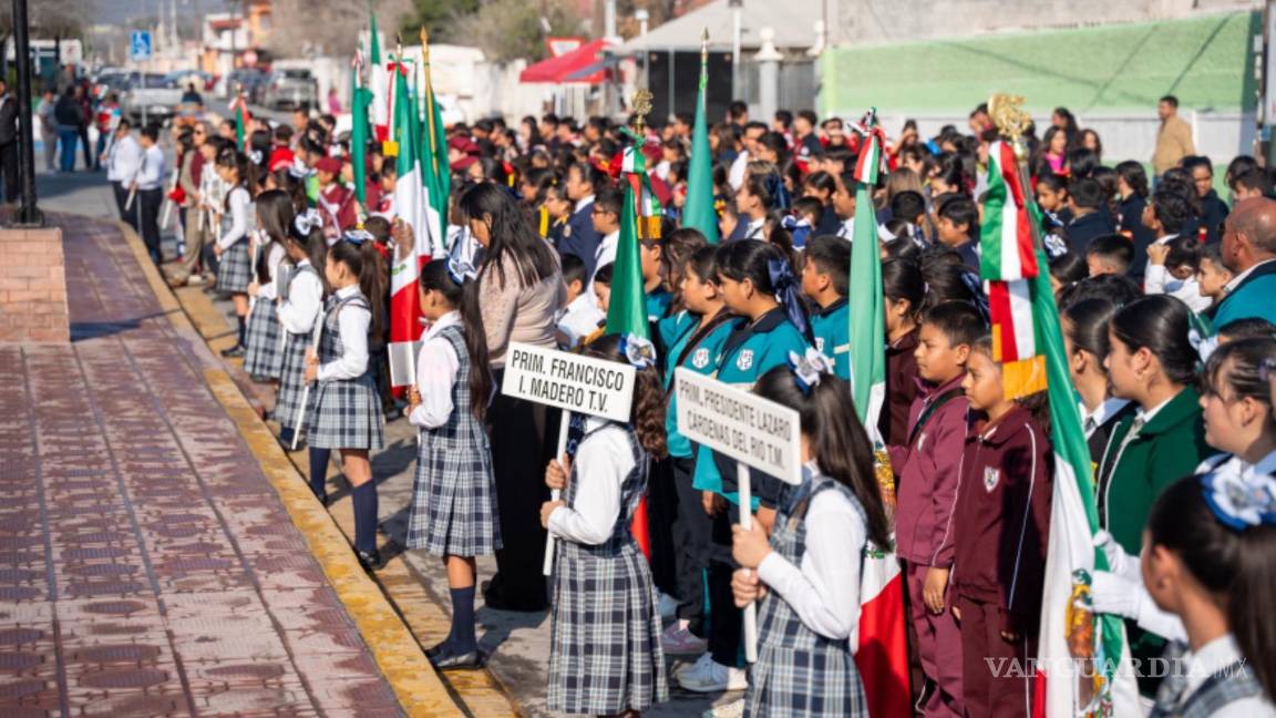 Estudiantes y gobierno de Castaños rinden tributo a la Constitución de 1917