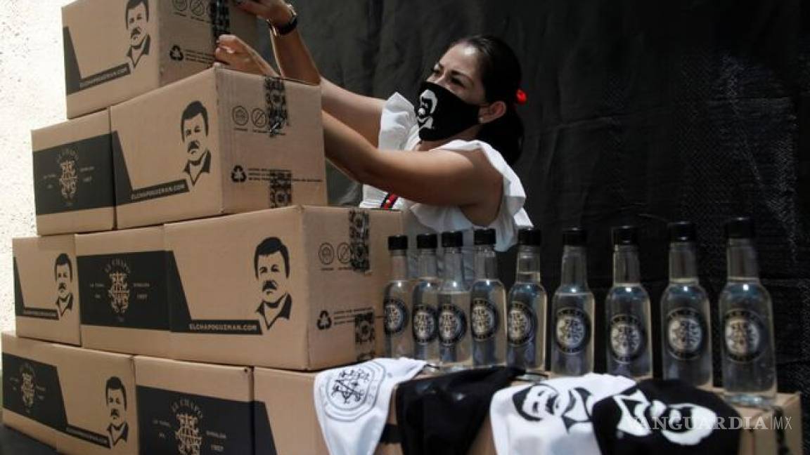 $!Hija de “El Chapo Guzmán” promociona cerveza con la imagen de su padre