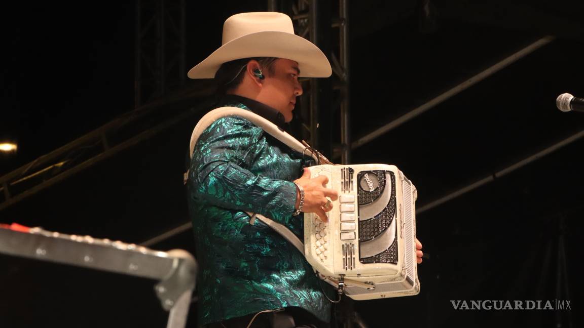 $!Saltillo canta al unísono con Los Cadetes de Linares de Rosendo Cantú en la Feria