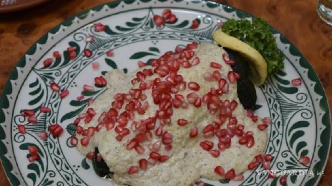 $!Los chiles en nogada, creados en Puebla, representan los colores del Ejército Trigarante y la independencia de México.