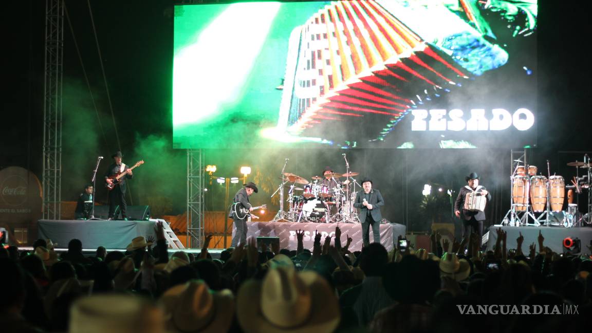 $!Complace Pesado al público de Saltillo