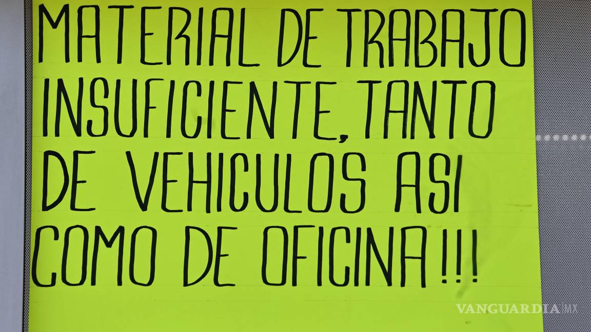$!La falta de material de trabajo obliga a los repartidores a conseguir y reparar sus propios recursos.