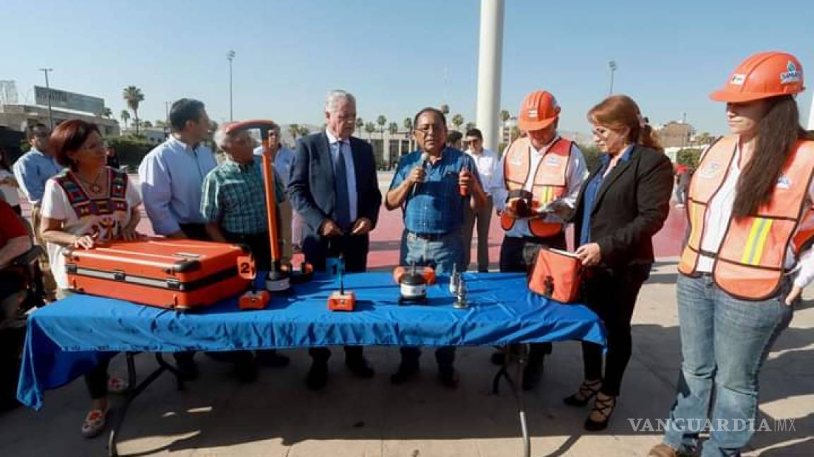 Alcalde de Torreón entrega equipo a Simas