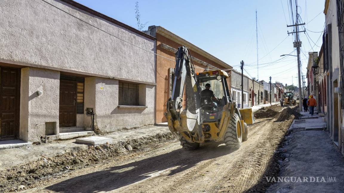 Saltillo: vecinos de General Cepeda señalan que autoridades no corrigieron aumento de altura de banquetas