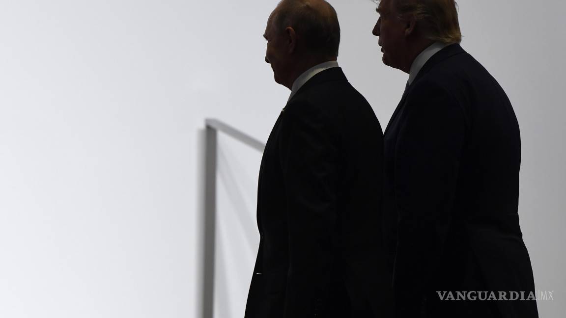 $!Los expertos independientes rusos temen que Vladímir Putin vuelva a “embaucar” a Donald Trump, como ya hiciera en su anterior cumbre en 2018 en Helsinki.