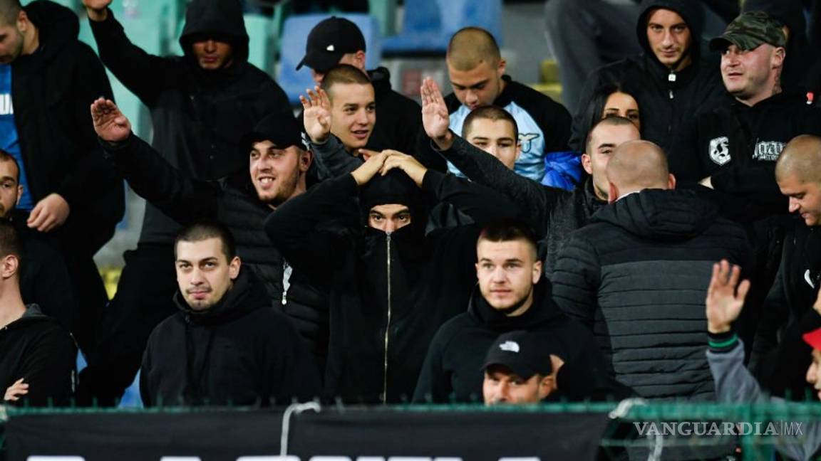 $!Inglaterra vence a Bulgaria y al racismo en las tribunas