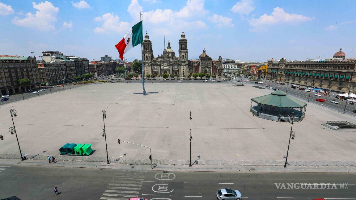 $!Coronavirus: El emblemático Zócalo de Ciudad de la CDMX luce desértico por el COVID-19