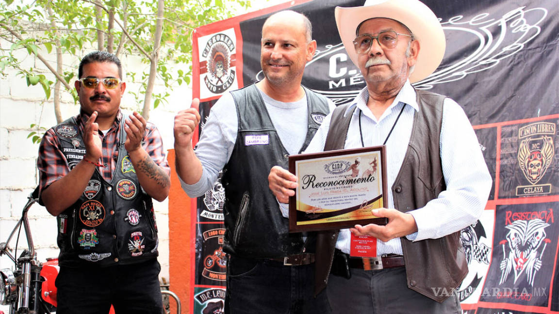 Reconocen a leyendas del motociclismo de Saltillo