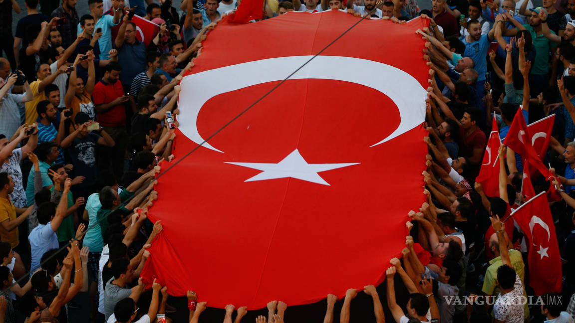 Turquía pide a Grecia extradición de ocho golpistas