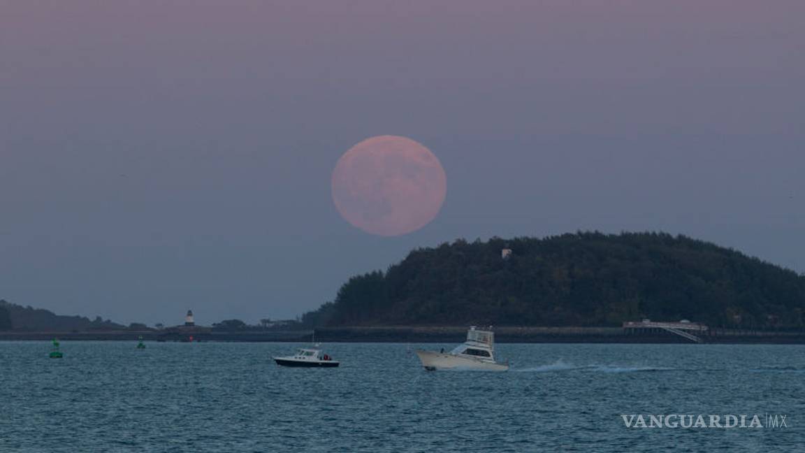 $!Las mejores fotos del eclipse total y la superluna de ayer