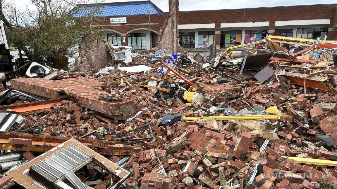 $!Fotografía proporcionada por la ciudad de Rocky Mountain, Carolina del Norte, que muestra los daños causados por la tormenta que comenzó como el huracán Helene.