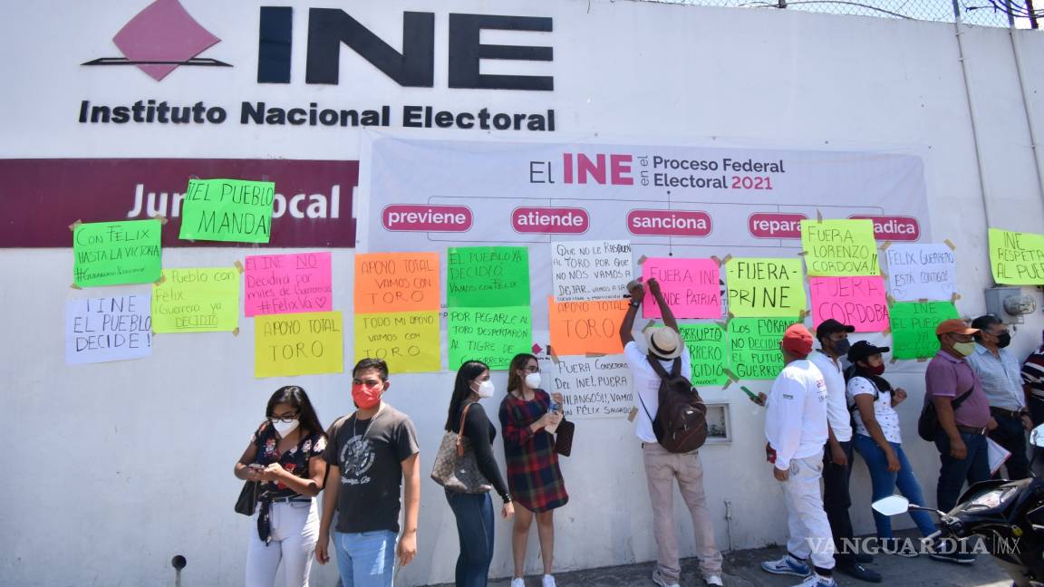 Simpatizantes exigen restituir a aspirante de Morena en Guerrero