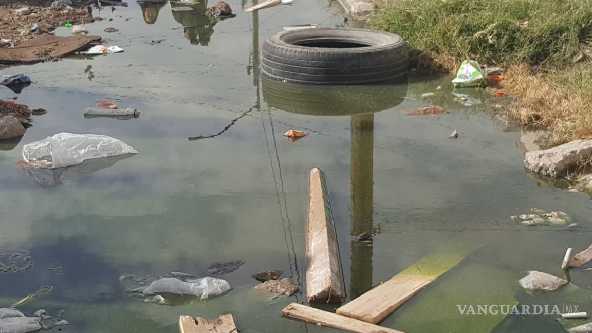 $!Pese a labores de desazolve “es la misma”, se sigue arrojando basura al drenaje: Xavier Herrera