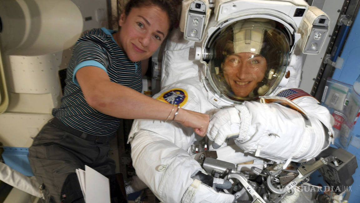 NASA adelanta caminata espacial de mujeres en la Estacion Espacial Internacional