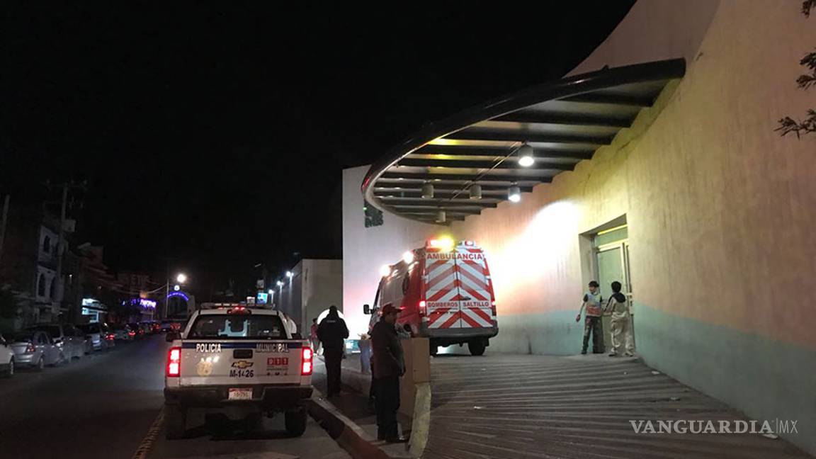 $!Por celos hombre agrede a su esposa y luego se apuñala