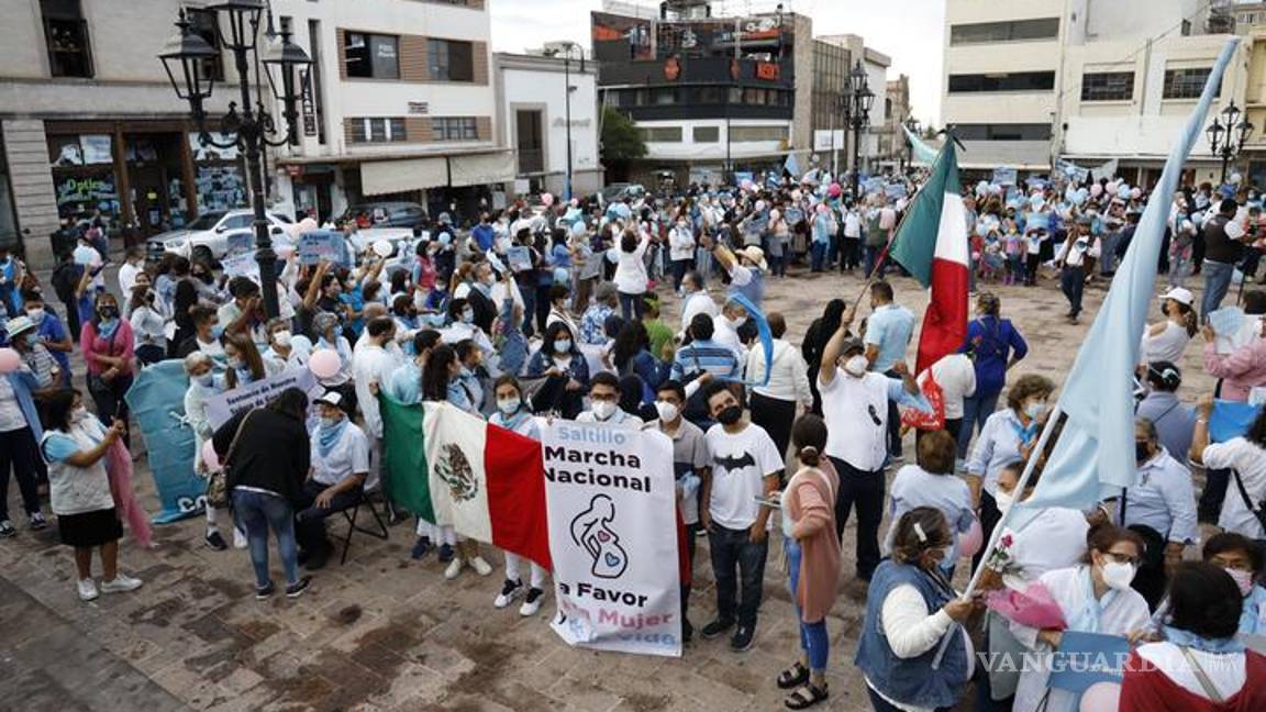 $!Realizan marcha “provida” en Saltillo