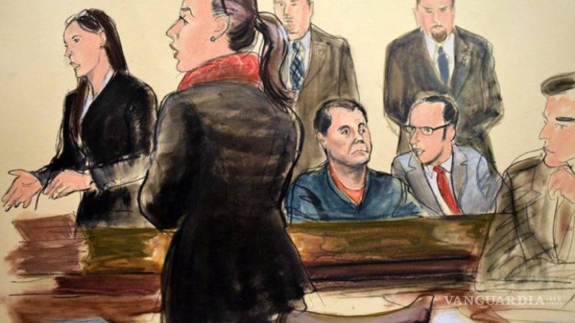 ‘El Chapo’ sólo tiene ojos para Emma Coronel... en plena audiencia ignora al juez por contemplar a su esposa