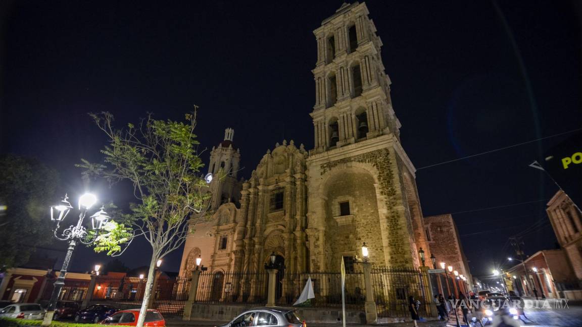 Buscan en Saltillo volver a iluminar la Catedral de Santiago por las noches; cambian focos