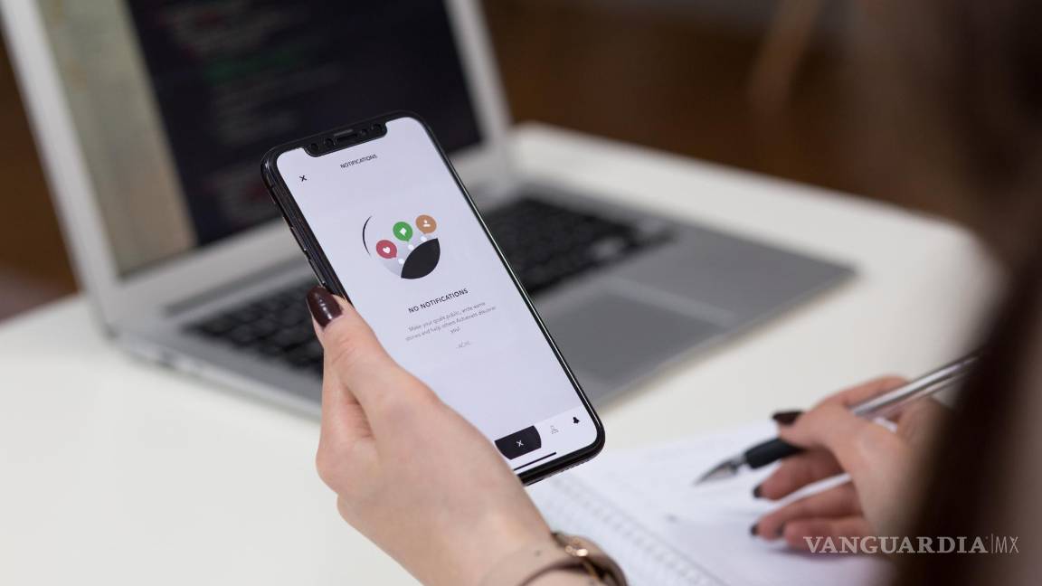 $!Llevan más de 30 años experimentando con prohibiciones en el uso de los teléfonos.