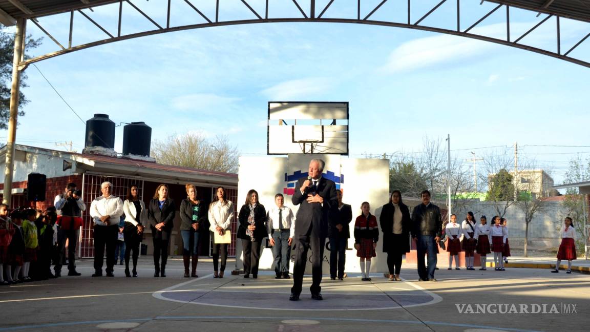 $!Entrega Jorge Zermeño aula en ejido de Torreón